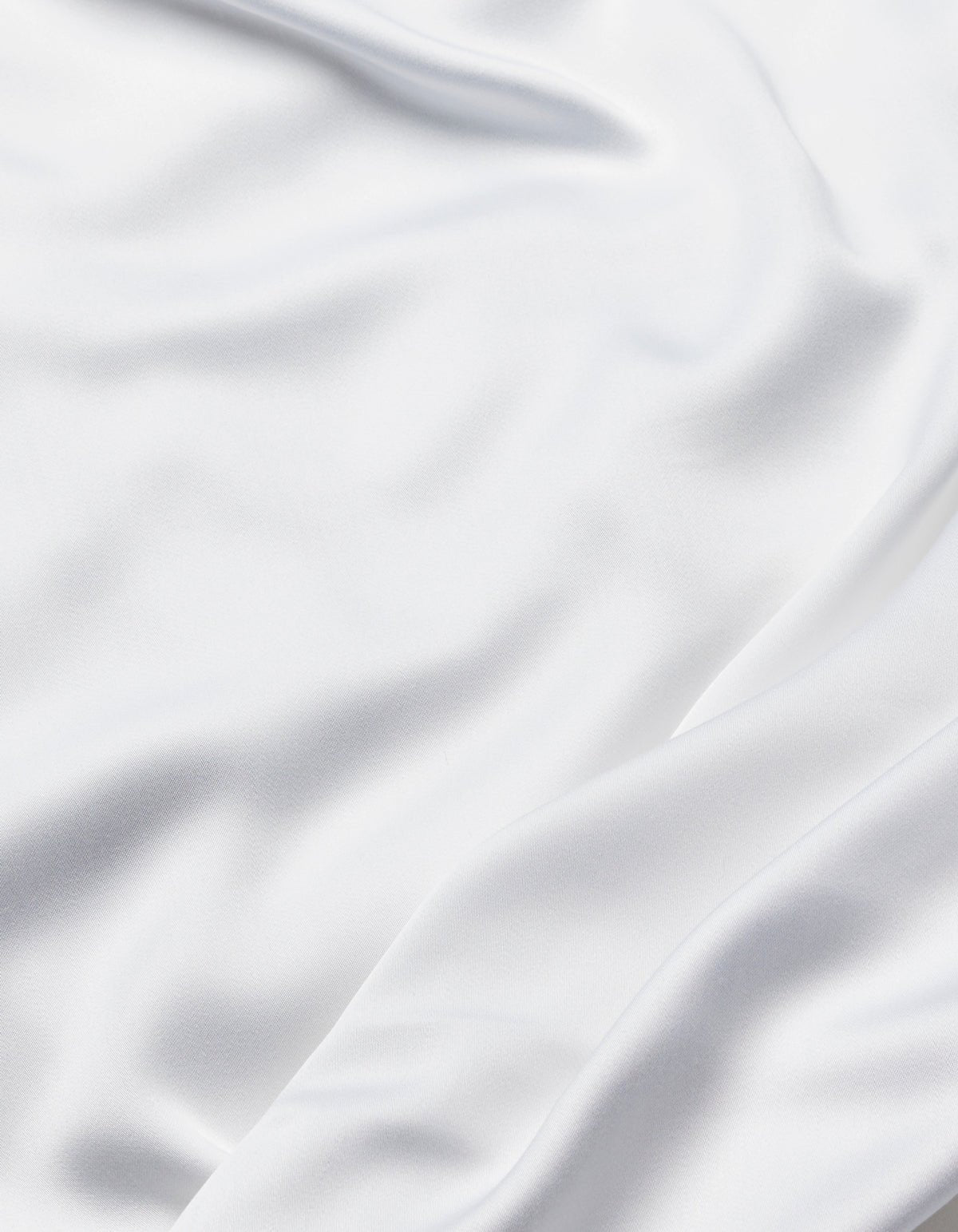 The Cozy Earth Bamboo Flat Sheet features smooth white fabric with soft folds and gentle waves, offering a silky and elegant texture.|Color:White