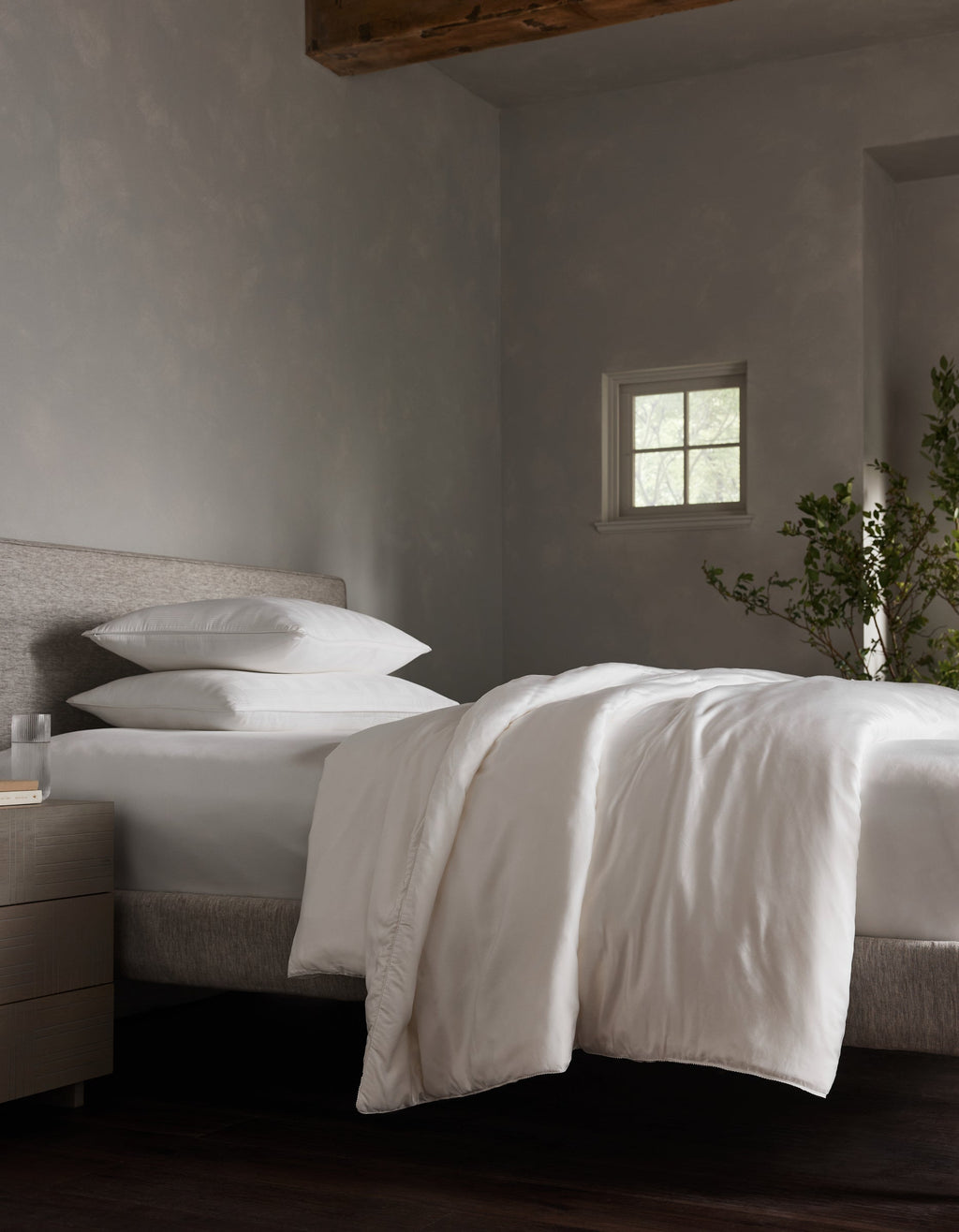 Silk comforter to be paired with Dove Grey, Charcoal, Creme, Driftwood, Flax, Light Grey, Oat, Pacific Blue, Shore, Walnut, Laurel, Peony, Classic Stripe in Pacific, Classic Stripe in Ebony, Classic Stripe in Laurel, Baja Stripe in Maple, Baja Stripe in Laurel, Mulberry, River, Classic Stripe in Dew, Lavender, Sonoma Floral in Vintage White, or White duvet cover.|Filling:Standard