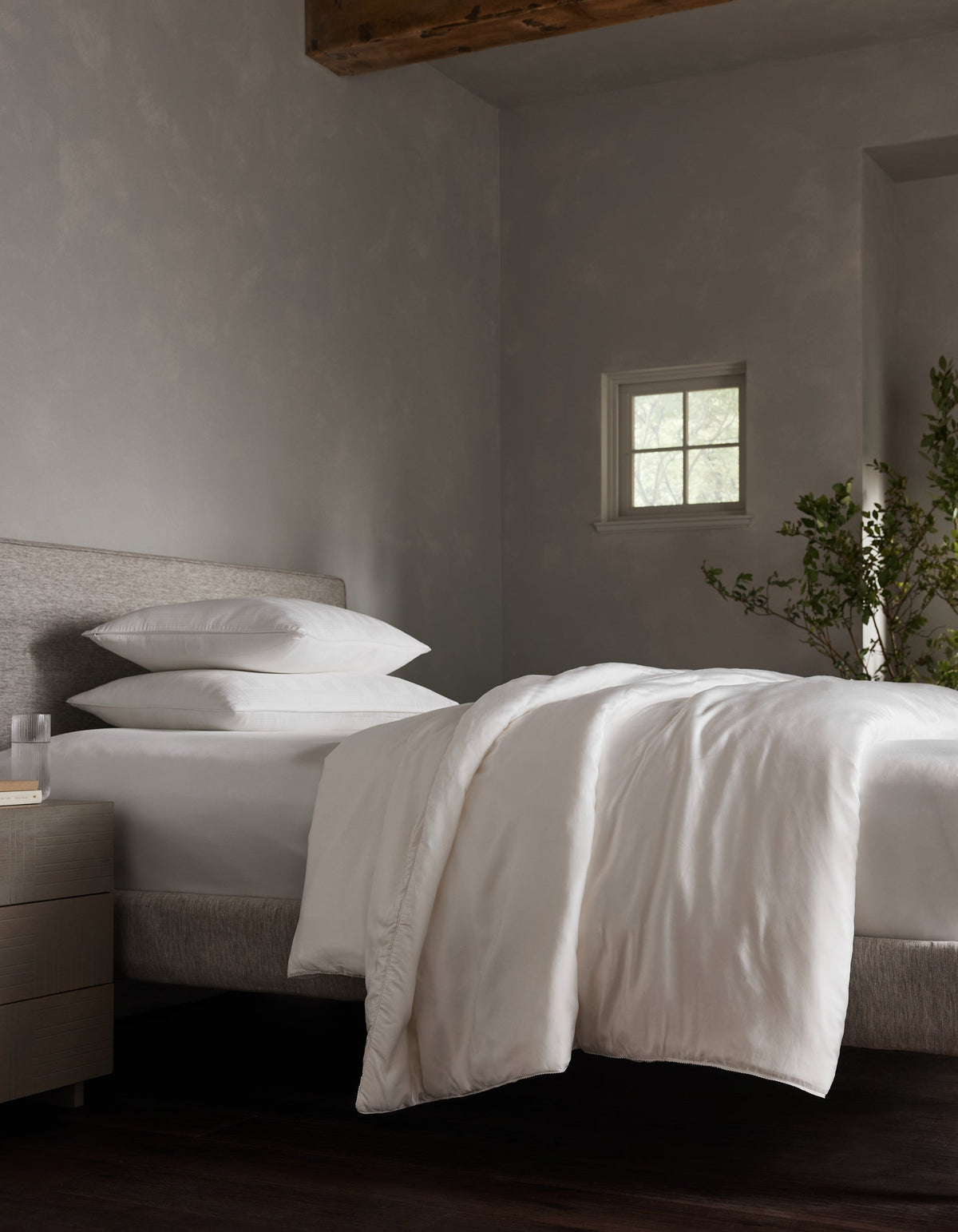 Silk comforter to be paired with Dove Grey, Charcoal, Creme, Driftwood, Flax, Light Grey, Oat, Pacific Blue, Shore, Walnut, Laurel, Peony, Classic Stripe in Pacific, Classic Stripe in Ebony, Classic Stripe in Laurel, Baja Stripe in Maple, Baja Stripe in Laurel, Mulberry, River, Classic Stripe in Dew, Lavender, Sonoma Floral in Vintage White, or White duvet cover.|Filling:Standard