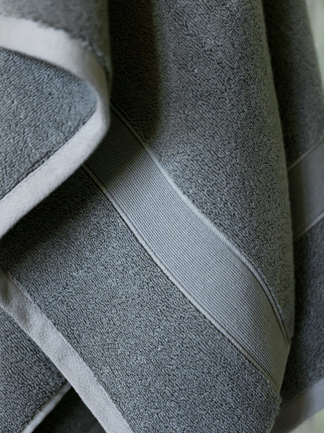 Close up of charcoal luxe bath towel |Color:Charcoal