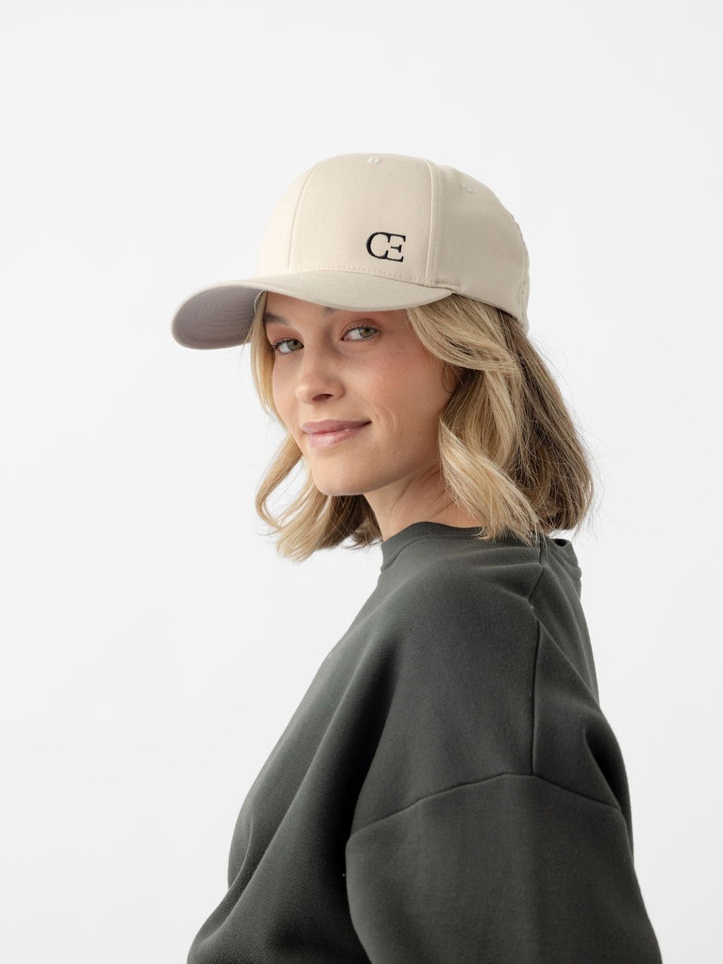 Woman with stone urban classic hat looking at camera |Color:Stone/Black
