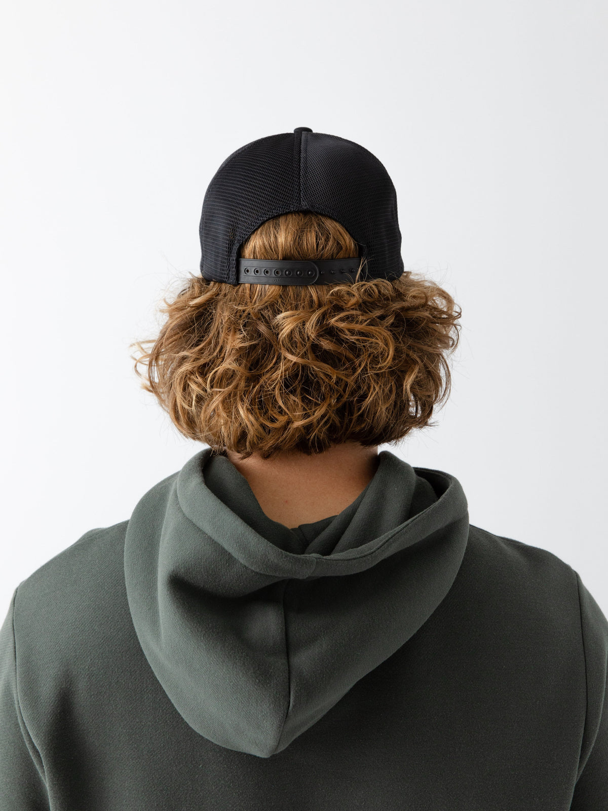 Man facing backwards wearing a black cap with a CE logo on a light gray background |Color:Black