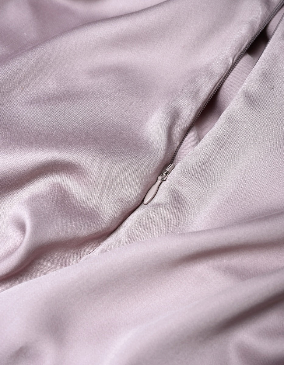 Close-up of the Cozy Earth Bamboo Duvet Cover in light pink, featuring a visible zipper that is partially unzipped to showcase the smooth and shiny satin-like texture of the fabric.|Color:Lavender